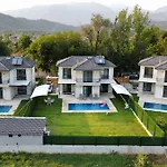 Lena Villa