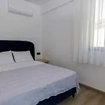 Lena Villa