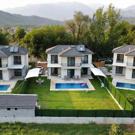 Lena Villa